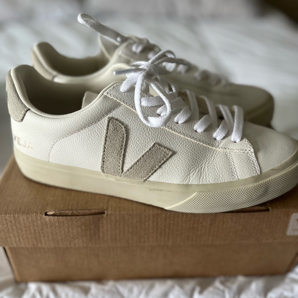 Veja Campo Extra-White, Natural Suede Sneaker